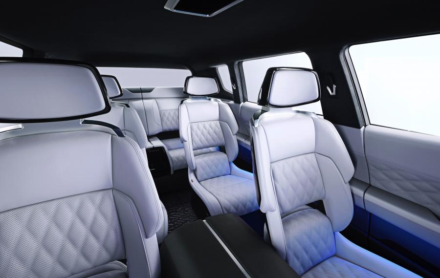 Интерьер Mitsubishi Engelberg Tourer 2019 года  (фото 38 из 38)